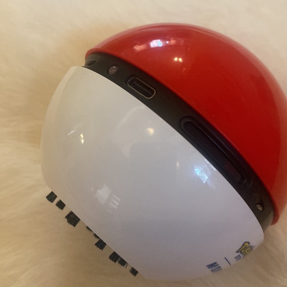 Pokemon Ball Desk Keyboard mini vacuum - super cute! Used once - Picture 5 of 5
